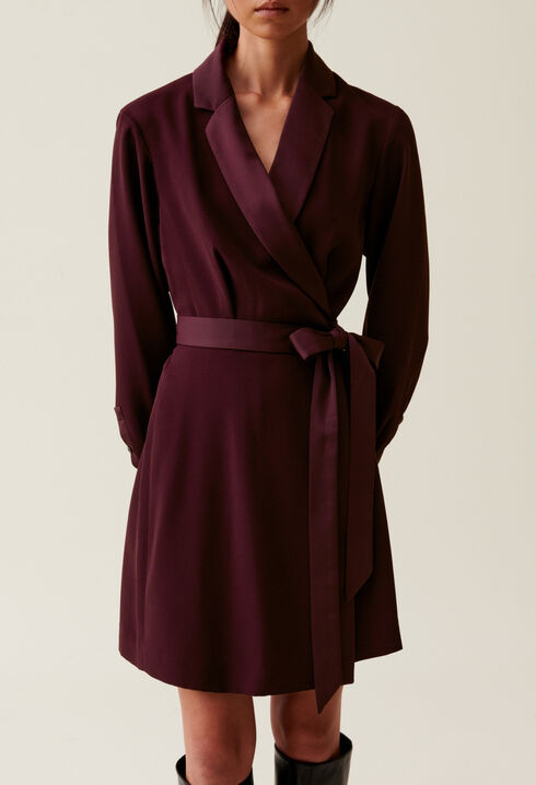 Robe cache-c&oelig;ur col tailleur