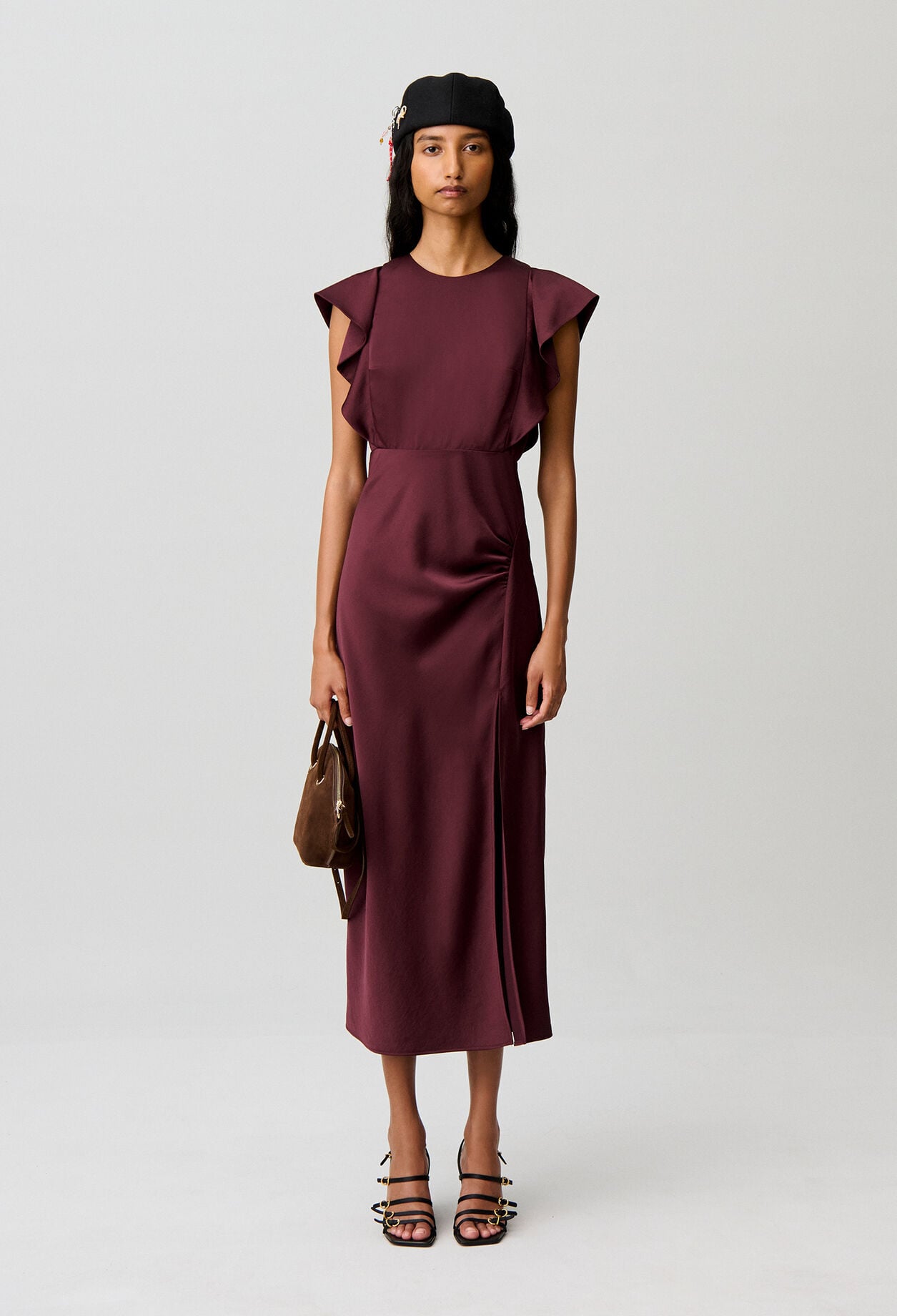 Robe longue satin&eacute;e fendue