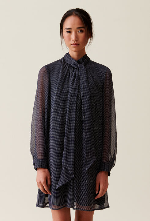 Robe fluide col lavallière