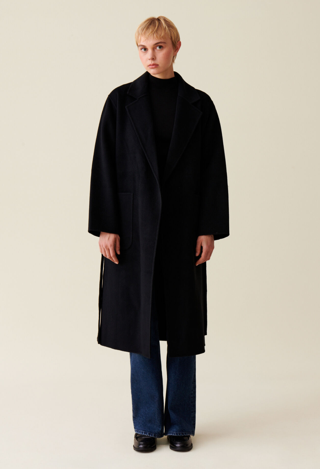 Manteau long ceinturé noir