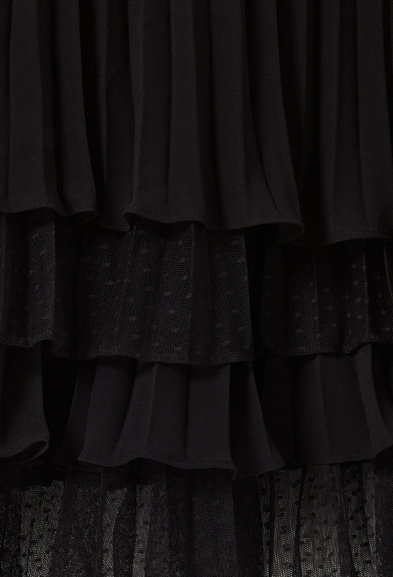 Robe courte noire volantée