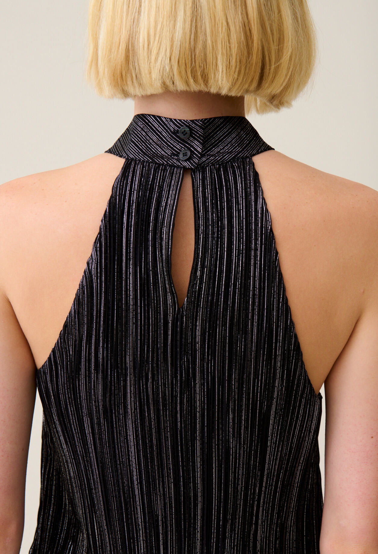 Robe courte plissée argentée