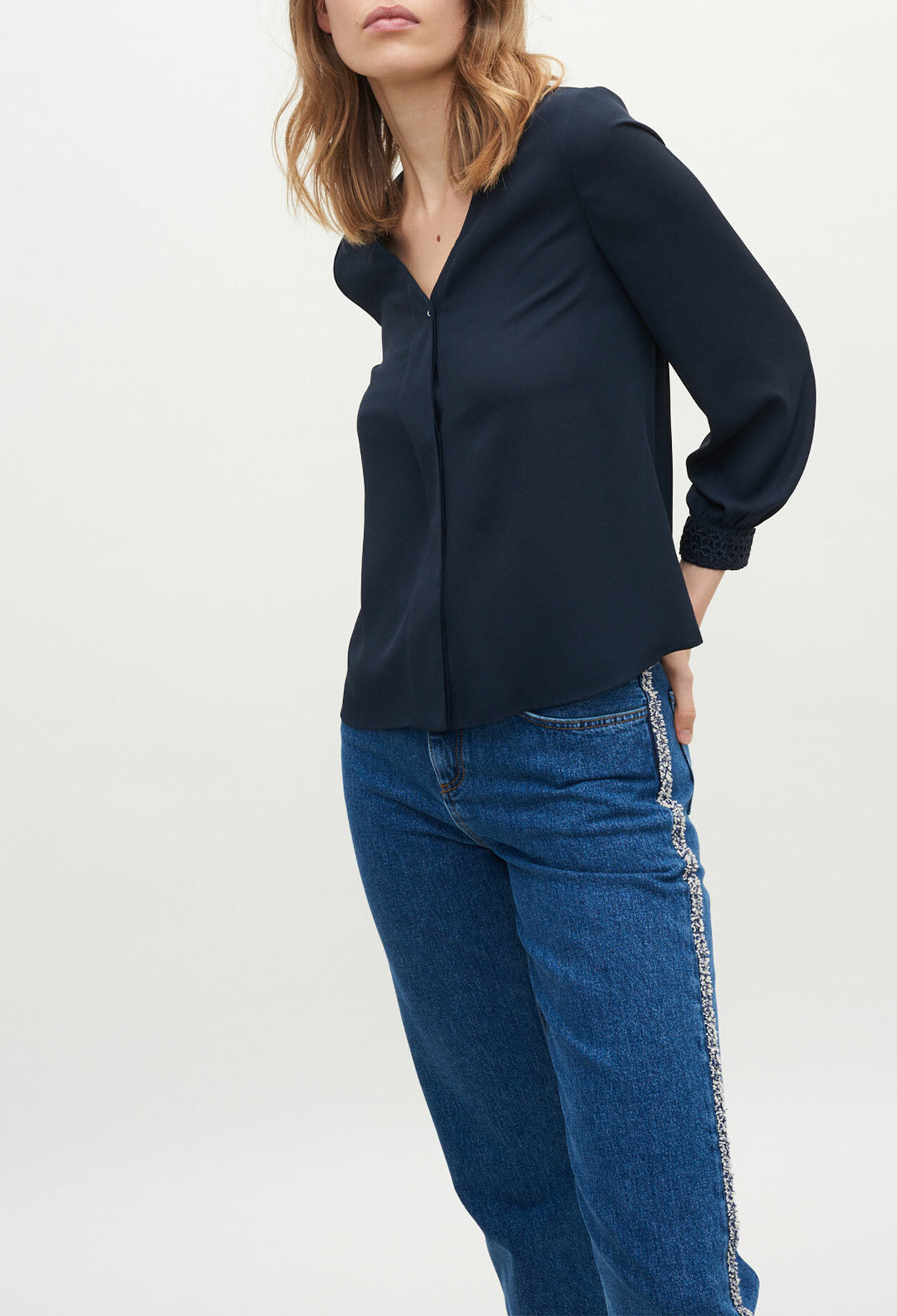 Blouse aux poignets brodés