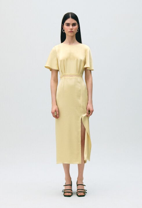 Robe satin&eacute;e dentelle dos nu