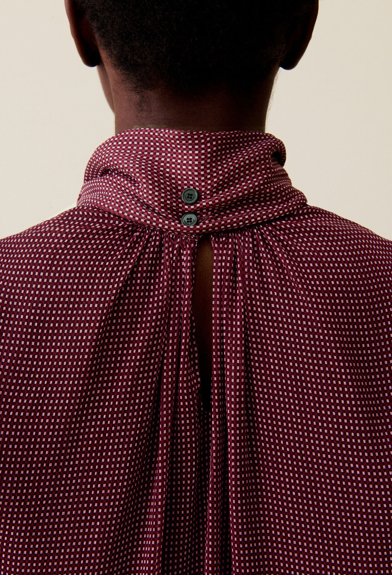 Blouse lavalli&egrave;re carreaux fluide