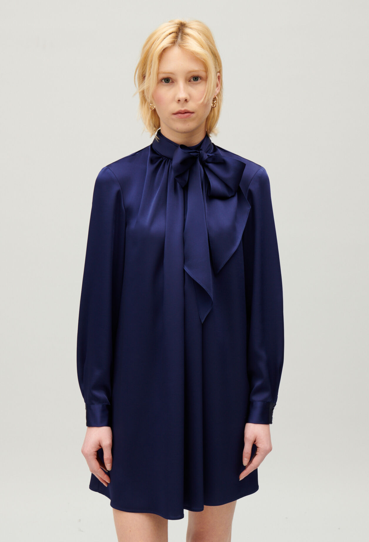 Robe courte lavalli&egrave;re indigo
