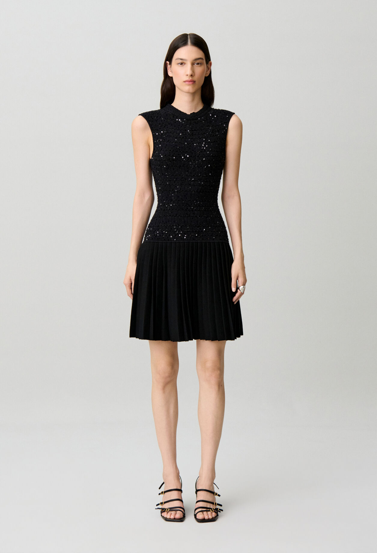 Robe courte ajust&eacute;e maille sequins