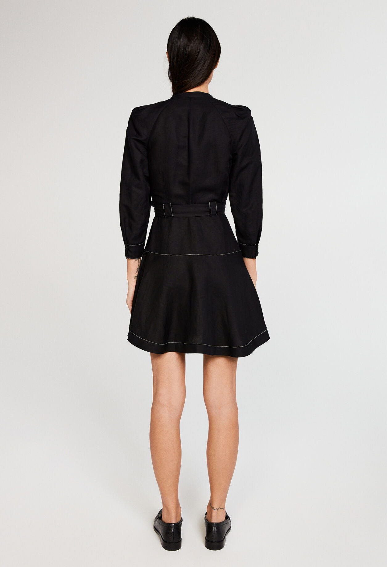 Robe courte cintrée