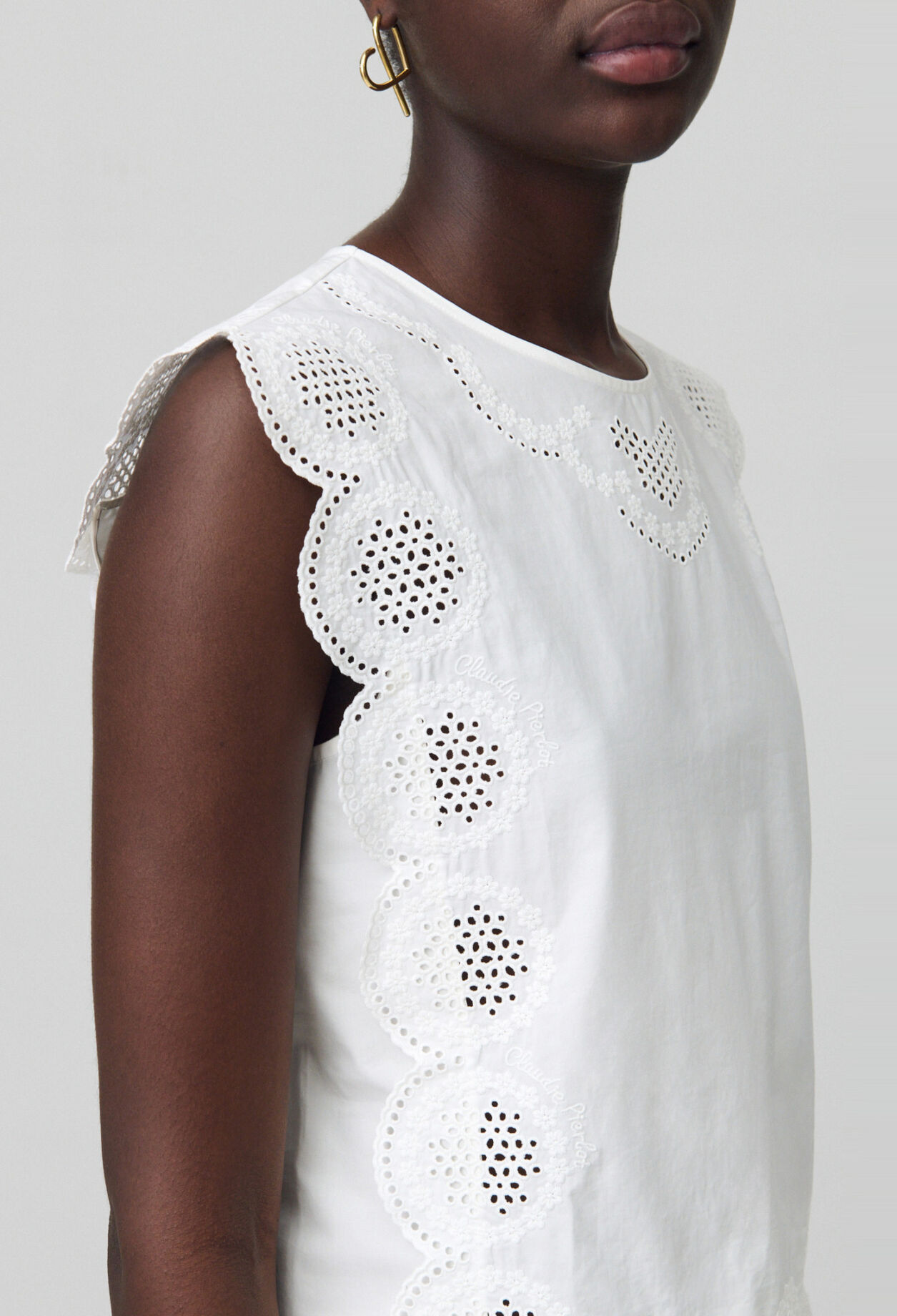 Blouse sans manches brod&eacute;e