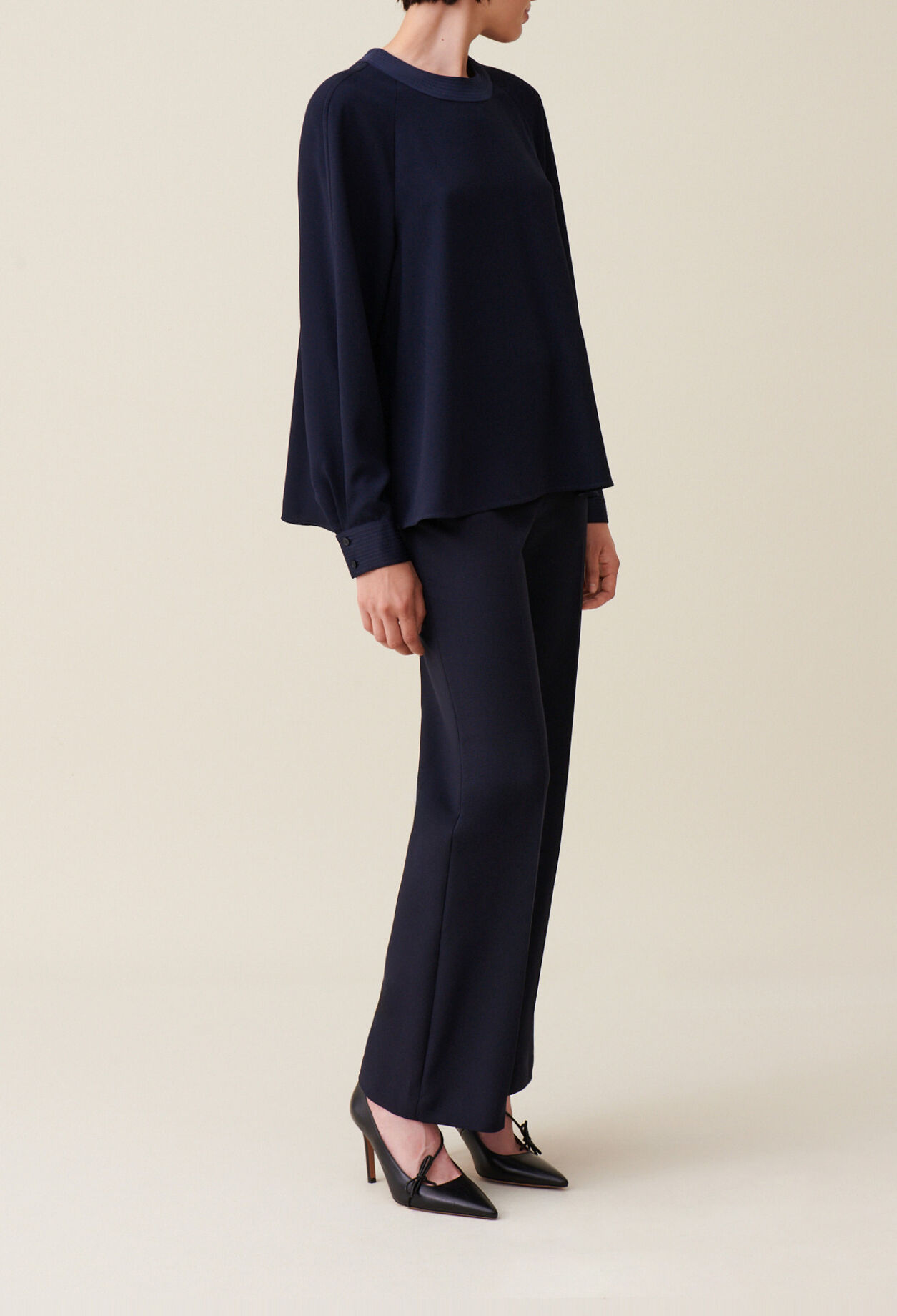 Blouse fluide ceintur&eacute;e marine