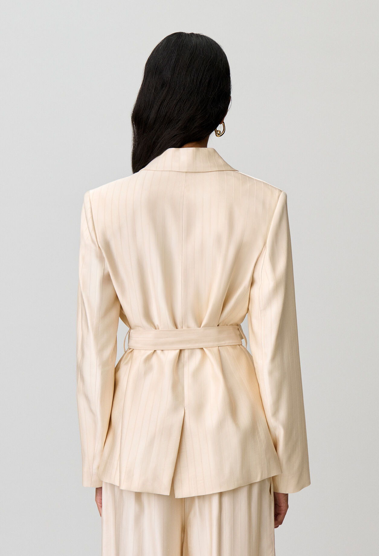 Veste tailleur tissu satin&eacute;