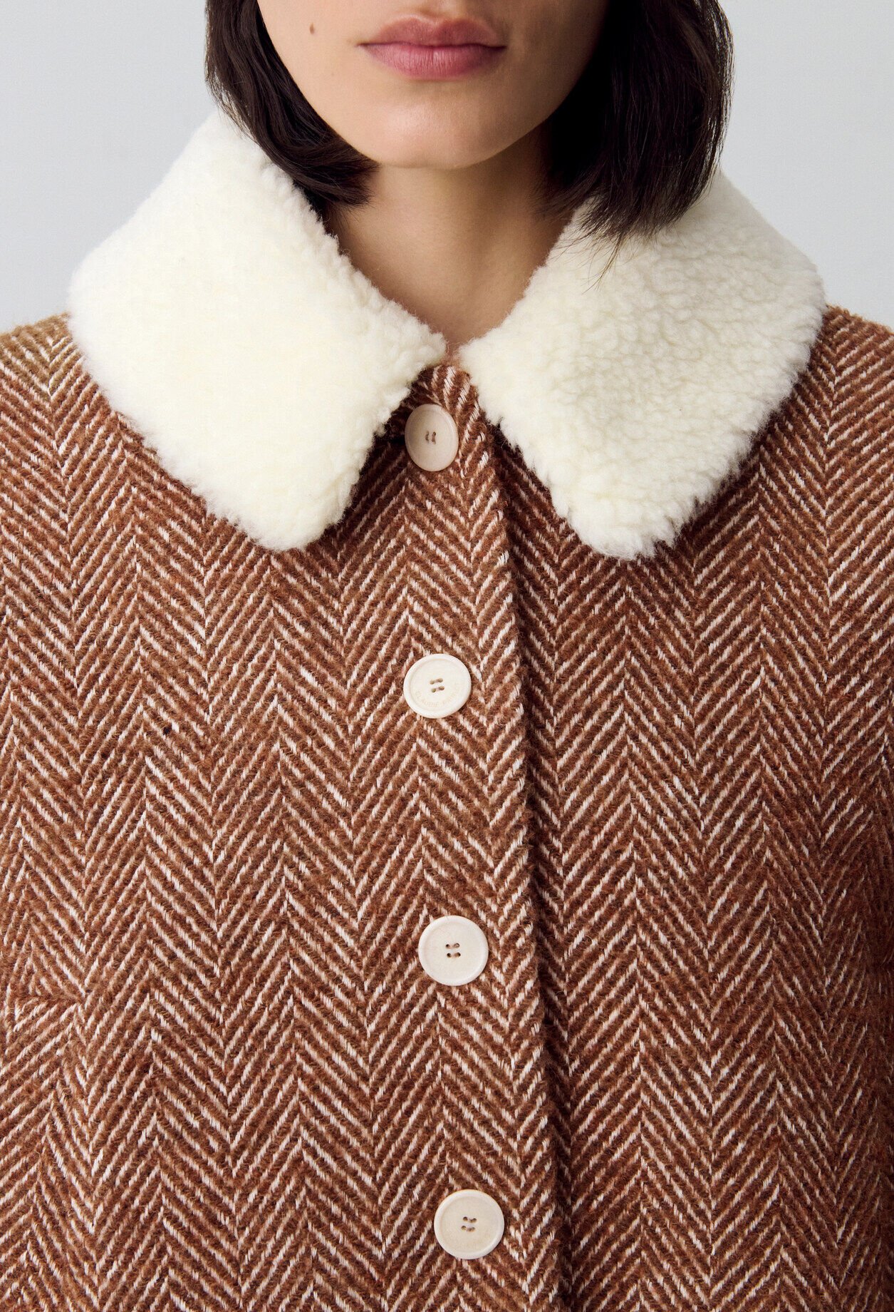 Manteau court col fausse fourrure