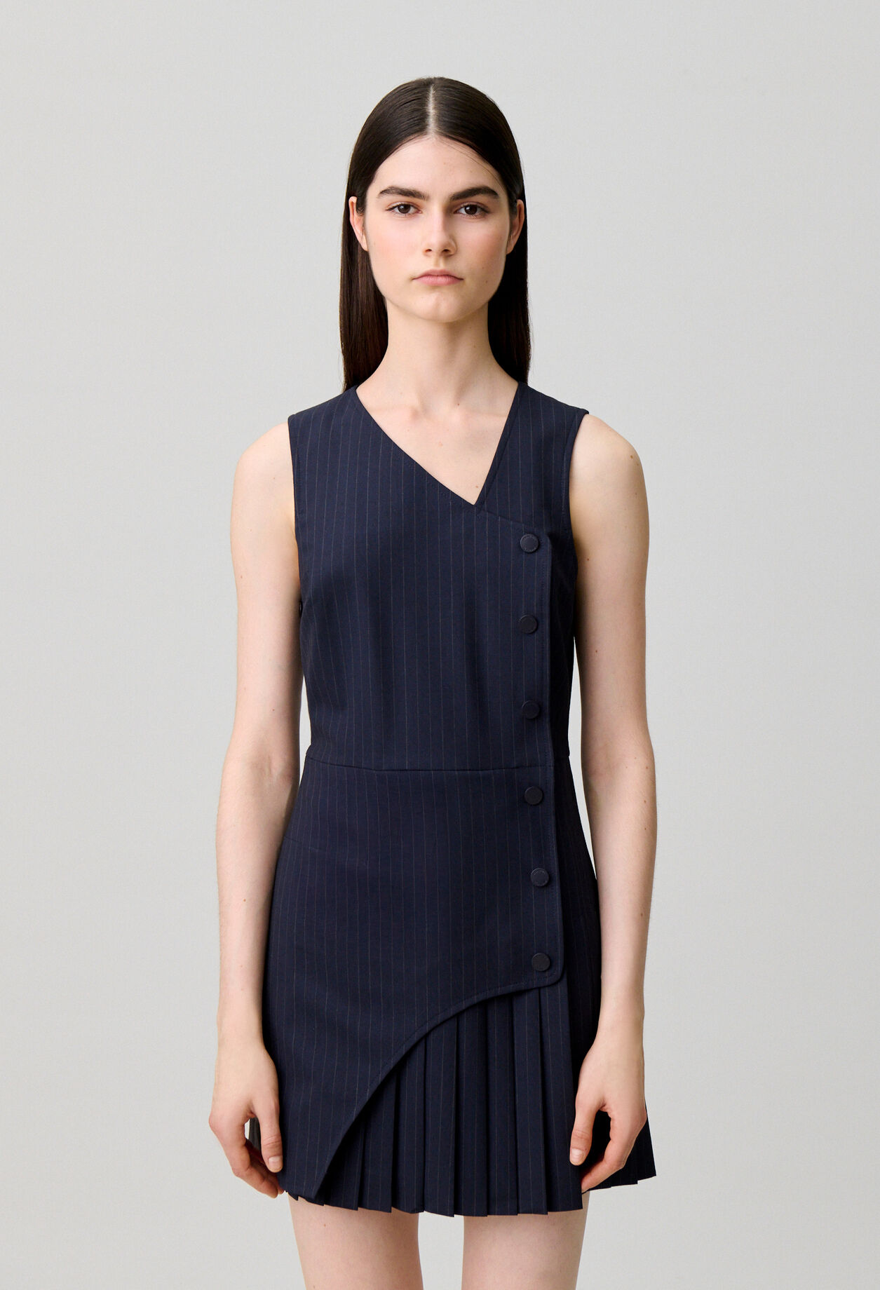 Robe courte sans manches