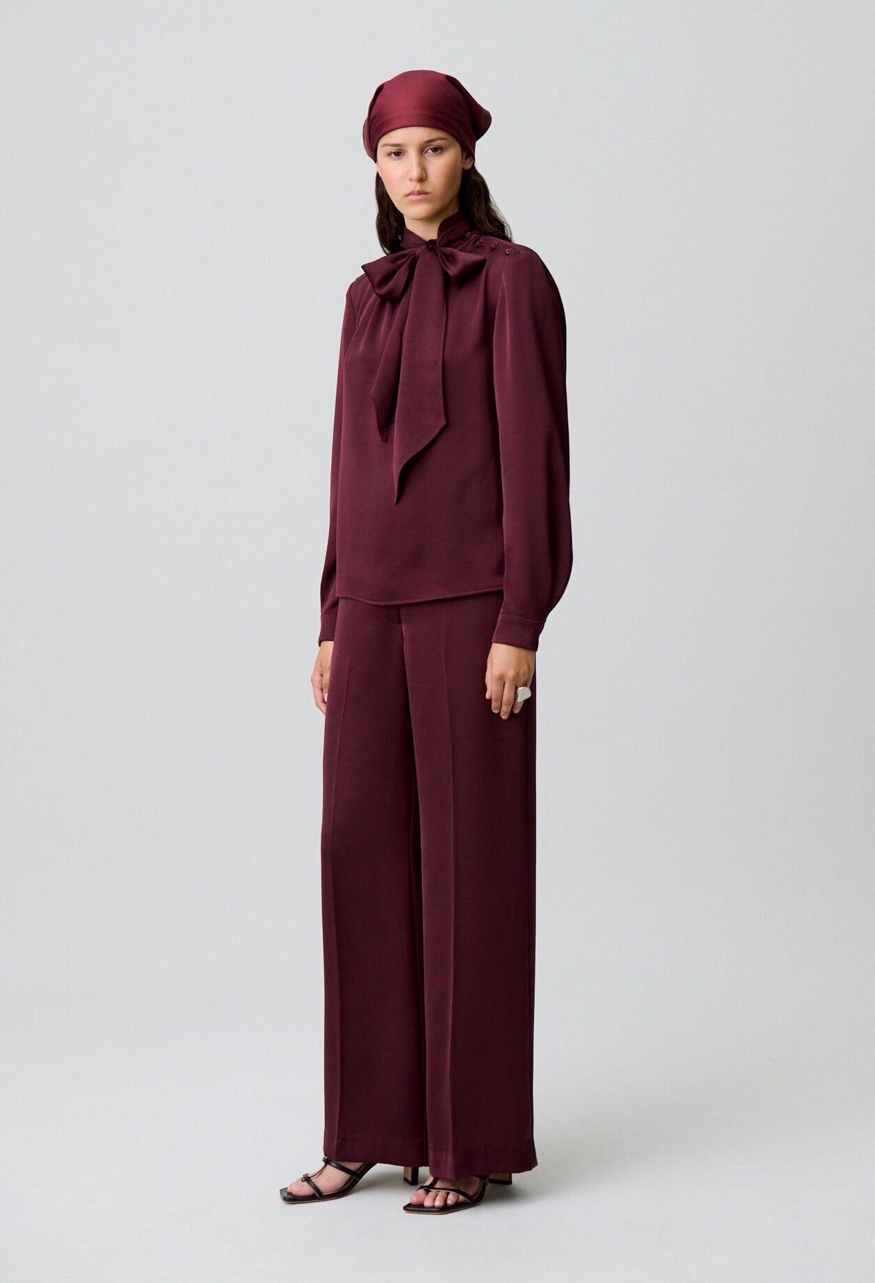 Blouse fluide col lavallière