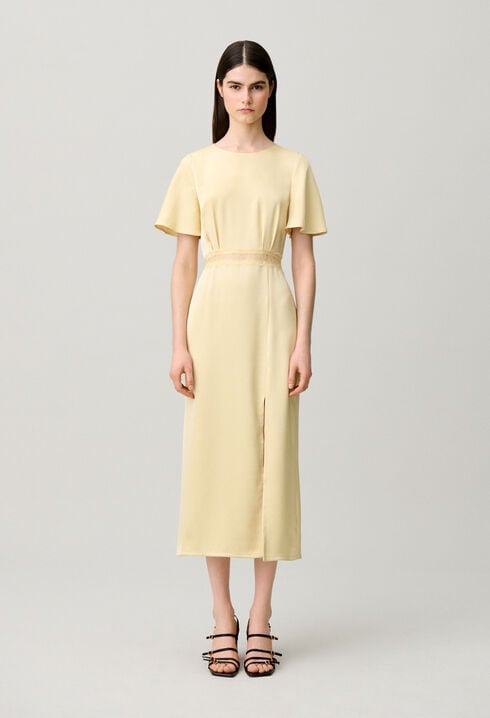 Robe satin&eacute;e dentelle dos nu