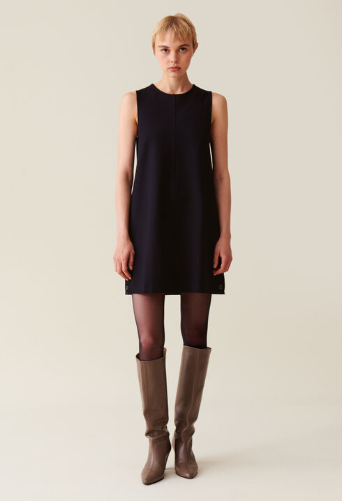 Robe courte sans manches