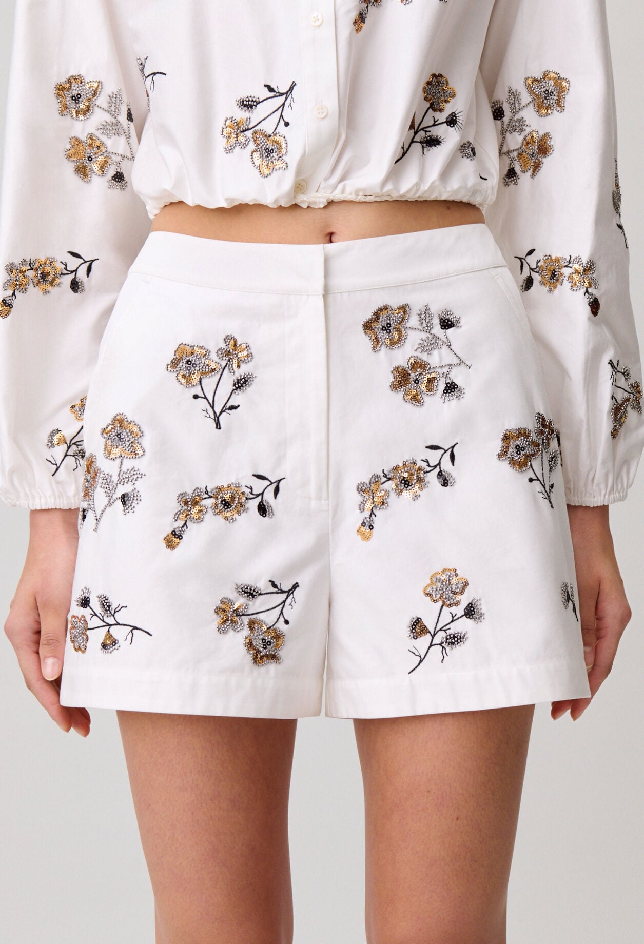 Short court fleurs
