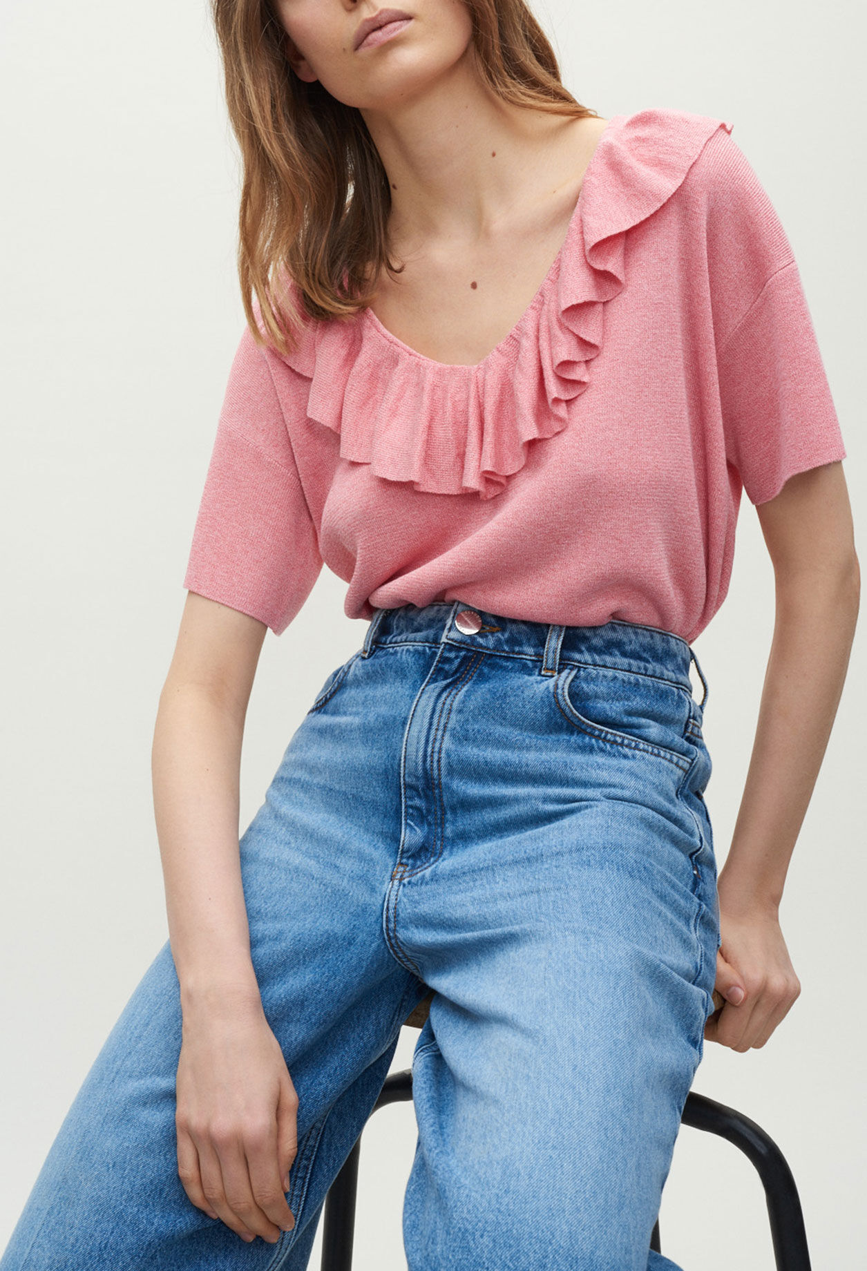 Pull à manches courtes volanté