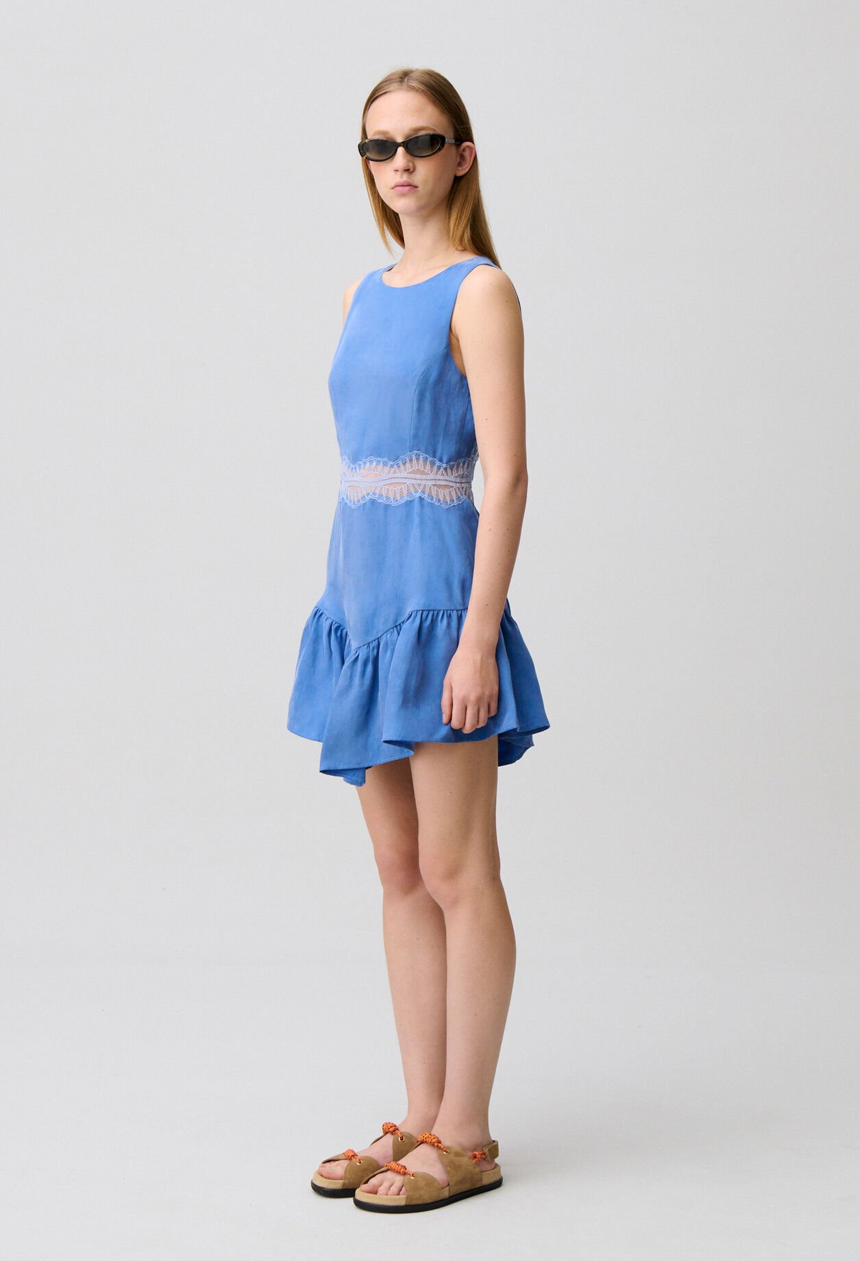 Robe courte fluide dentelle