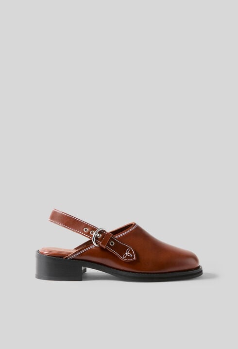 Sabots cuir lisse surpiqu&eacute;s