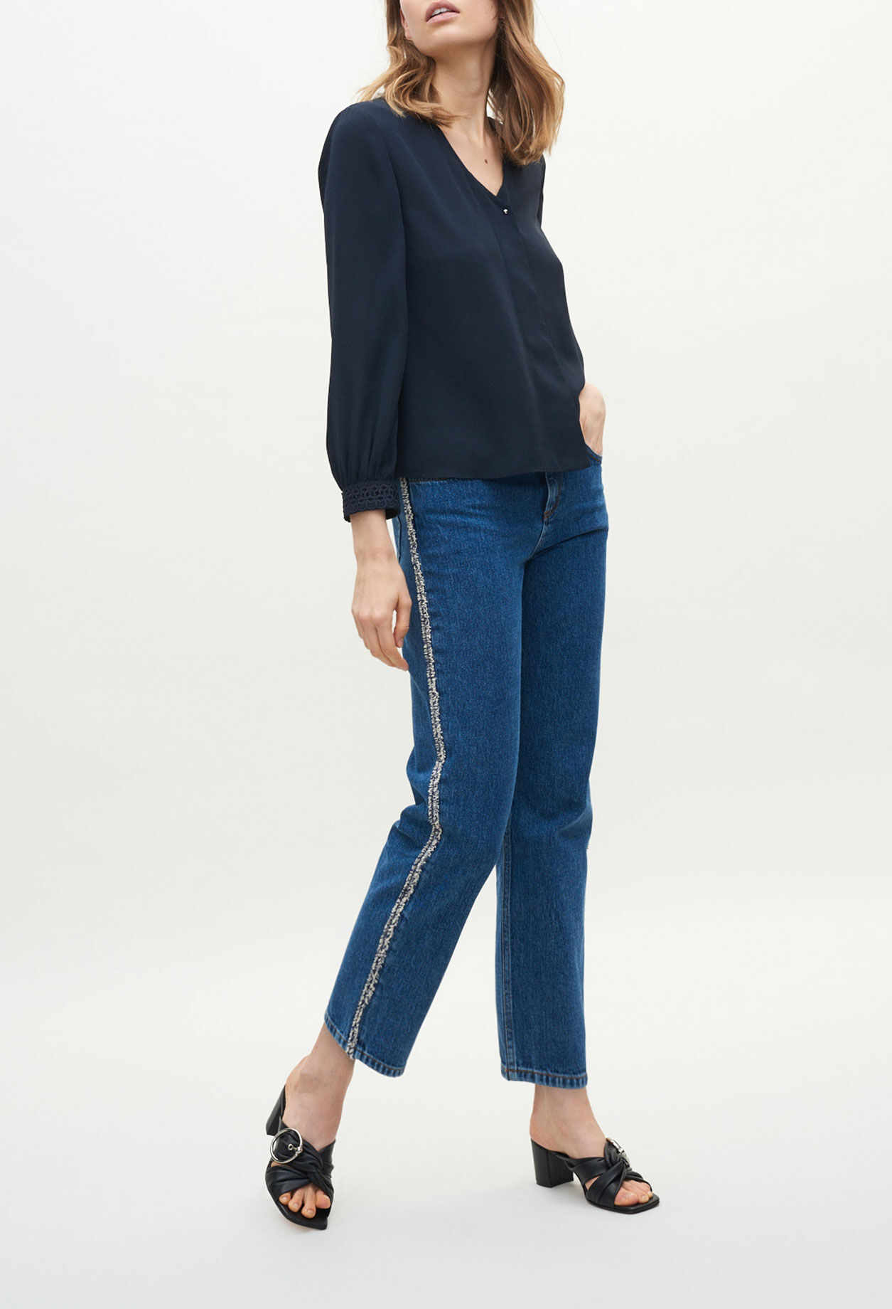 Blouse aux poignets brodés