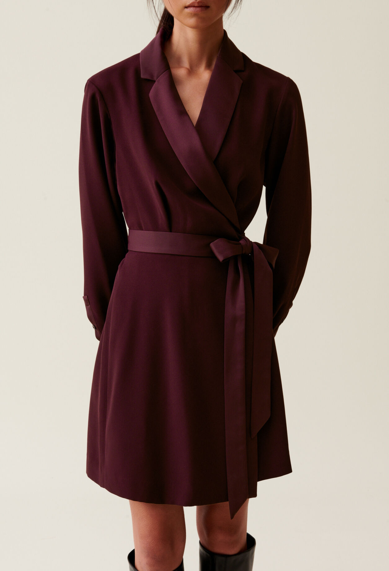 Robe cache-cœur col tailleur