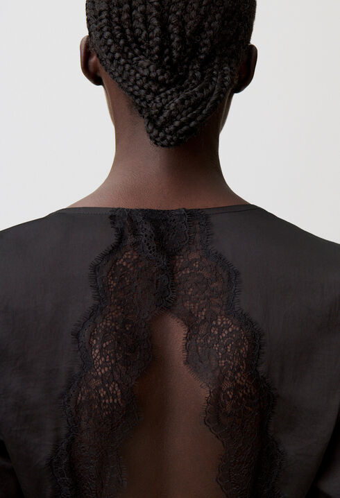 Robe courte fluide satinée