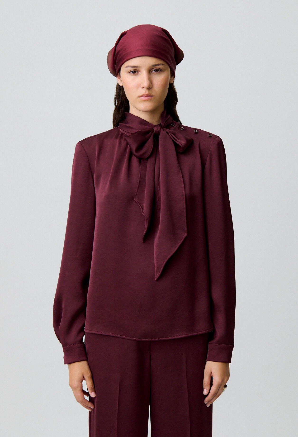 Blouse fluide col lavallière