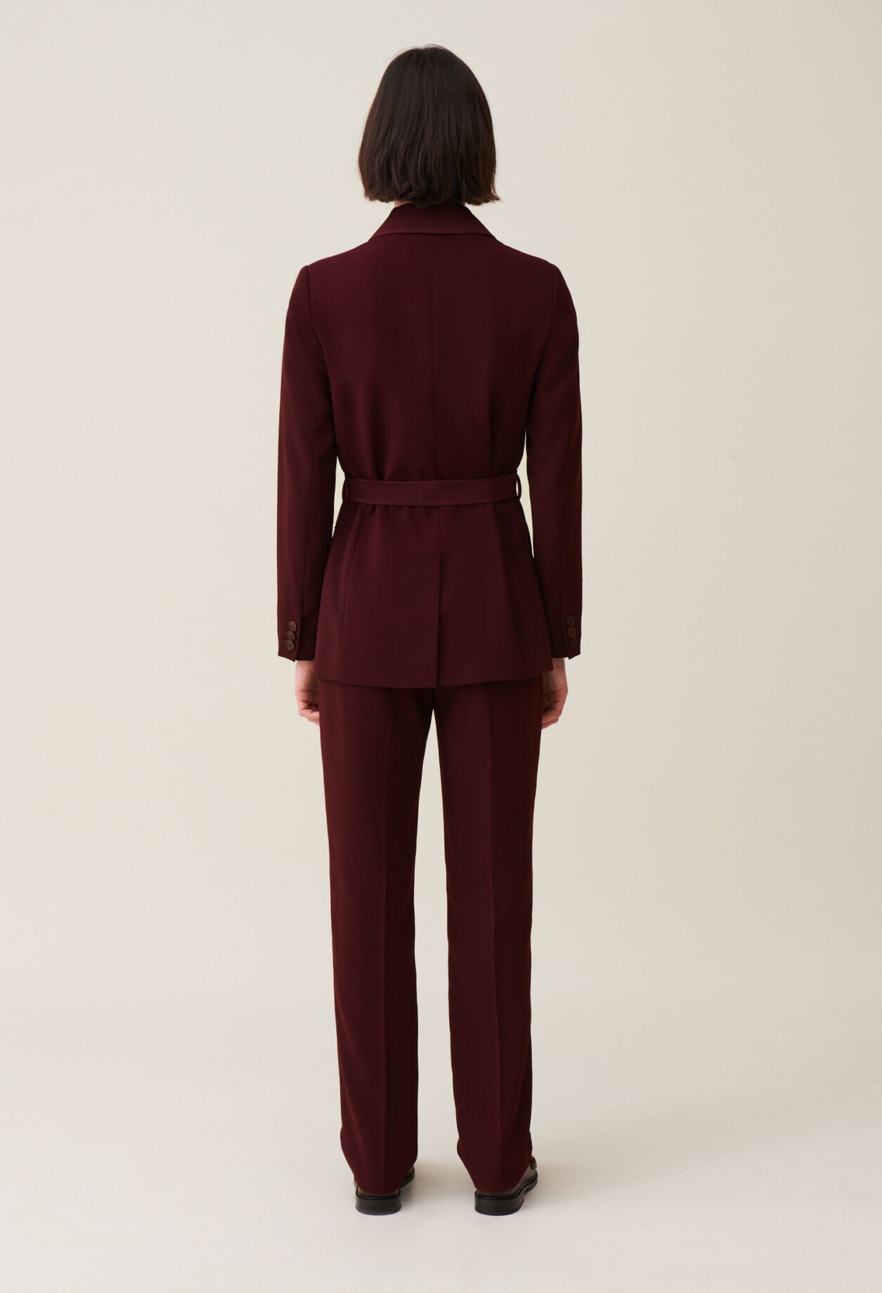 Veste tailleur boutonnée ceinturée