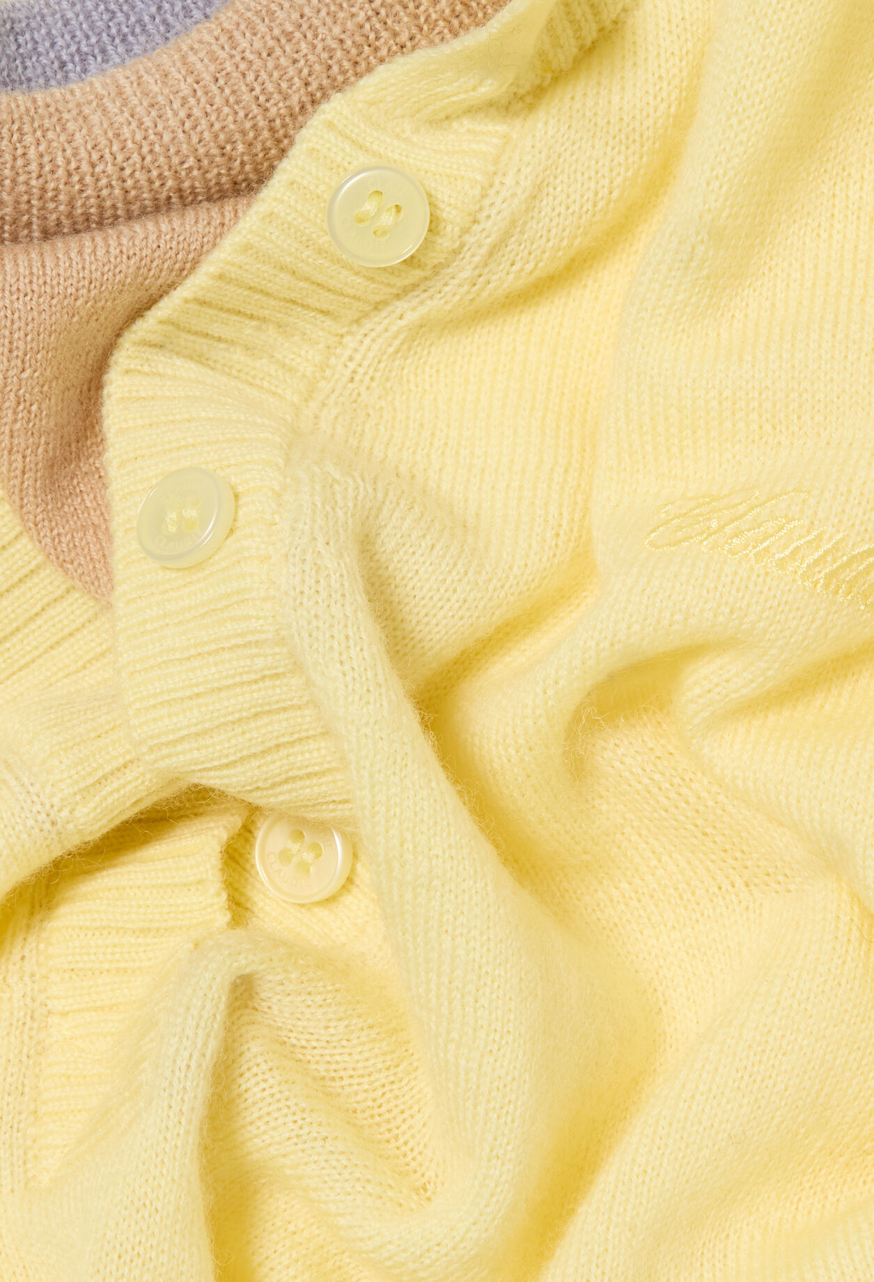 Pull laine col superpos&eacute;
