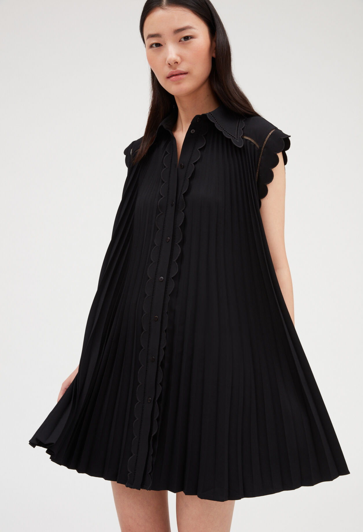 Robe courte plissee