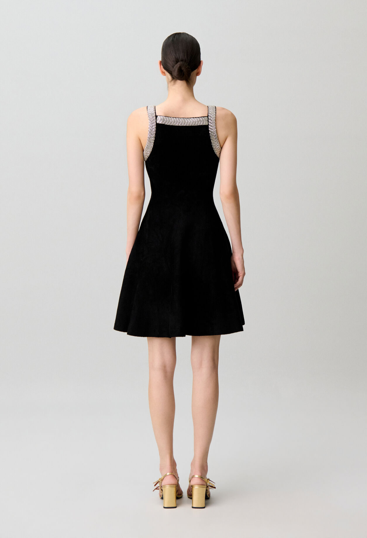 Robe &eacute;vas&eacute;e maille velours perles