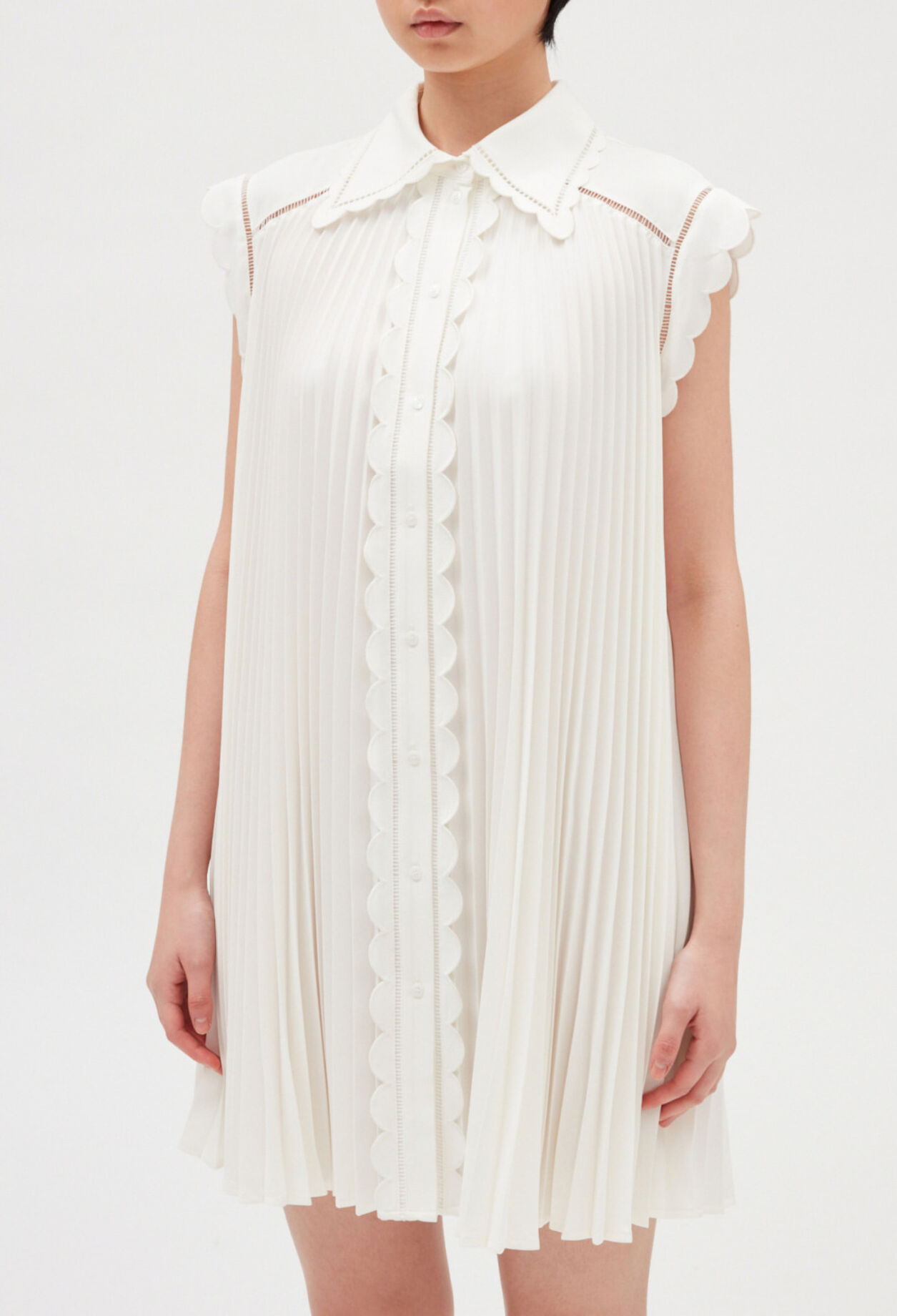 Robe courte plissée