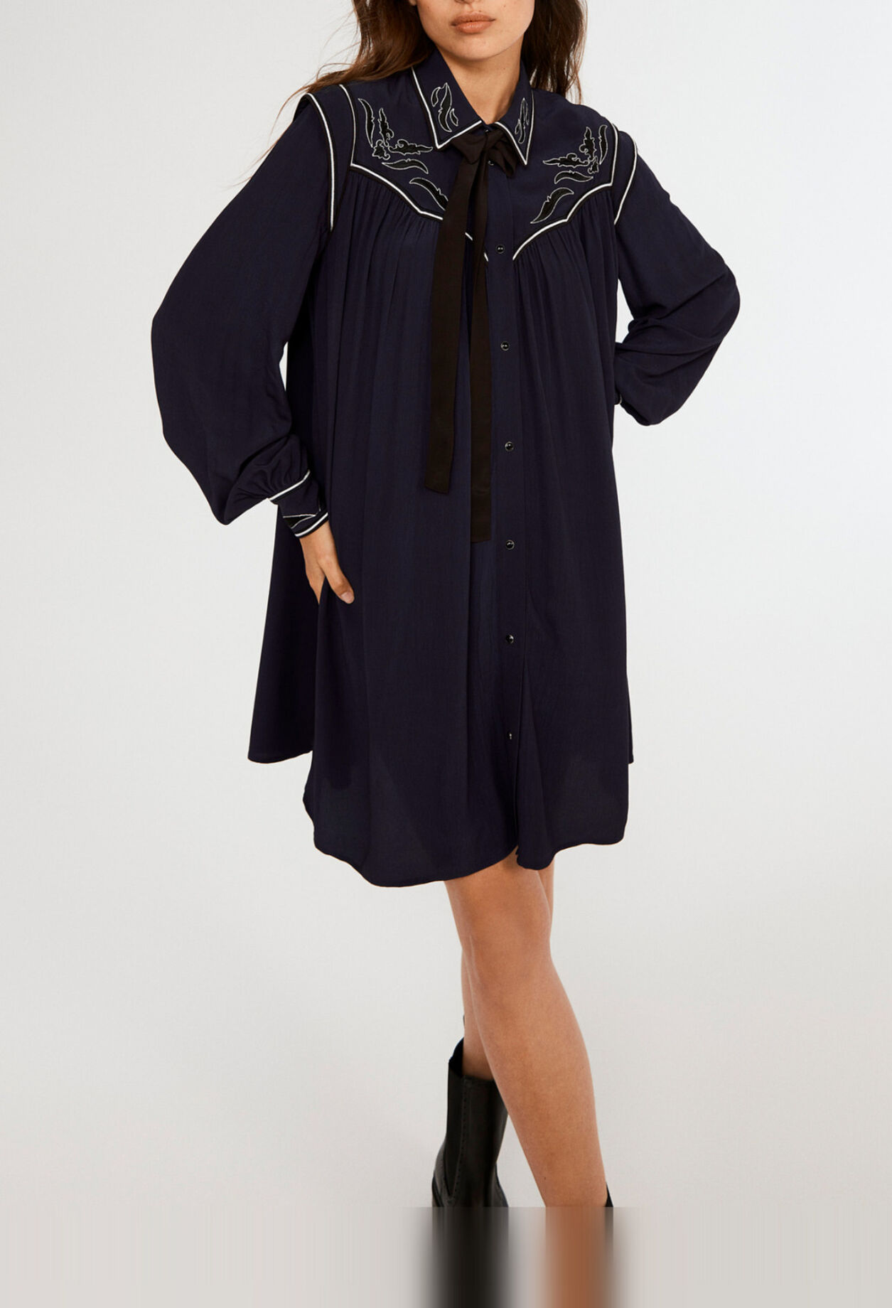 Robe frangée