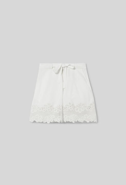 Short large brodé