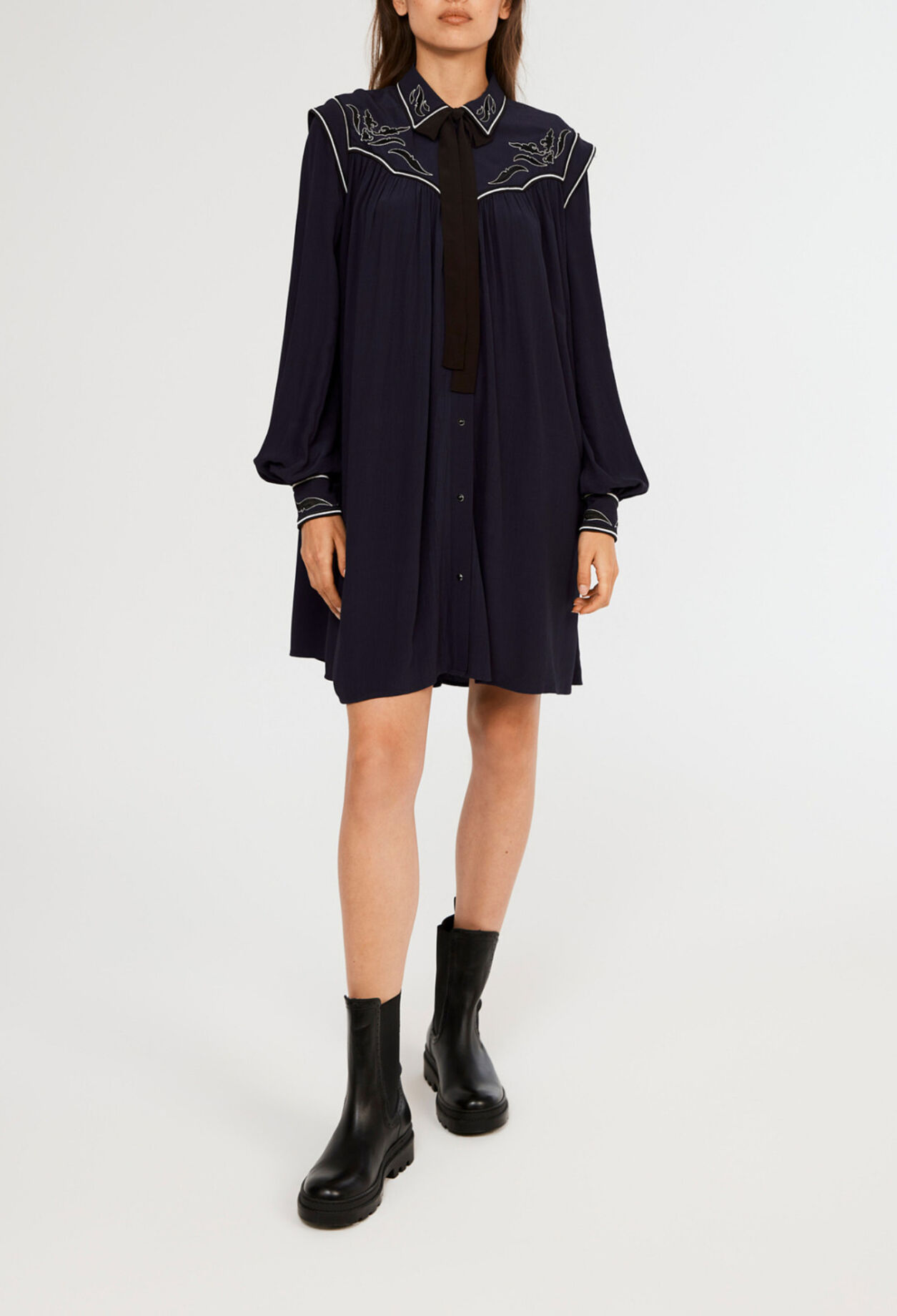 Robe frangée
