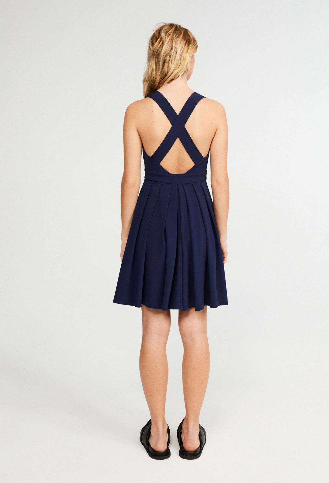 Robe courte sans manches