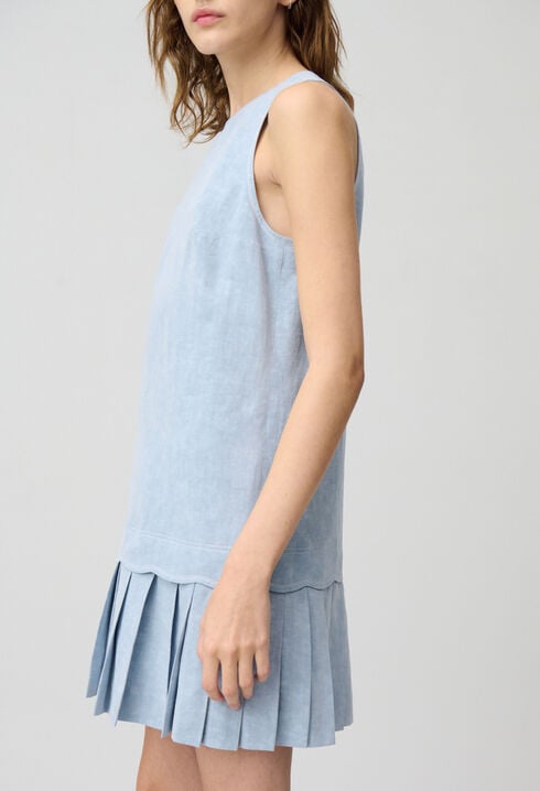 Robe courte sans manches