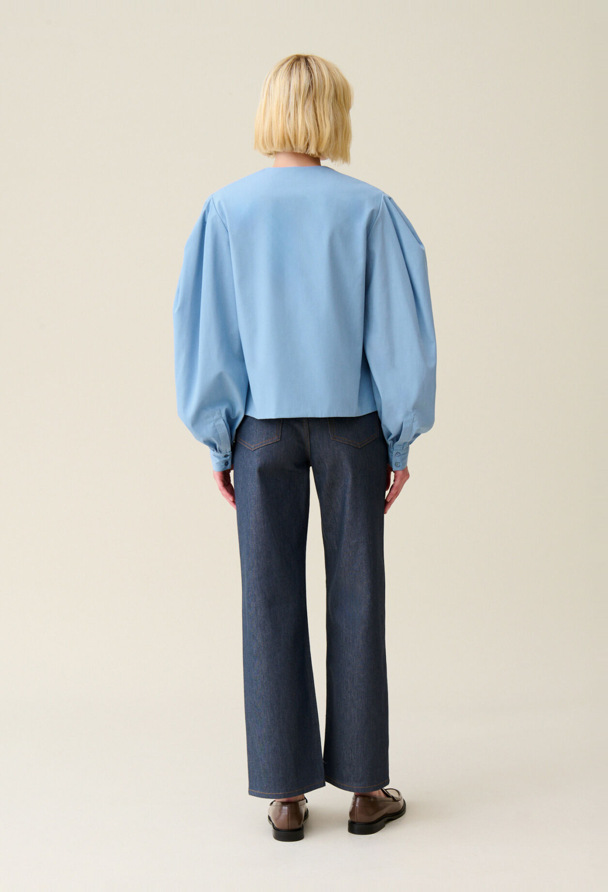 Blouse col V &agrave; nouer