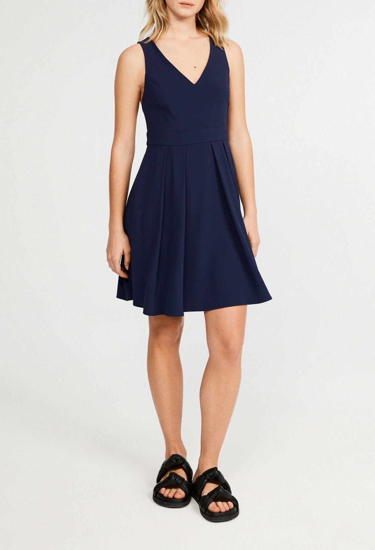Robe courte sans manches