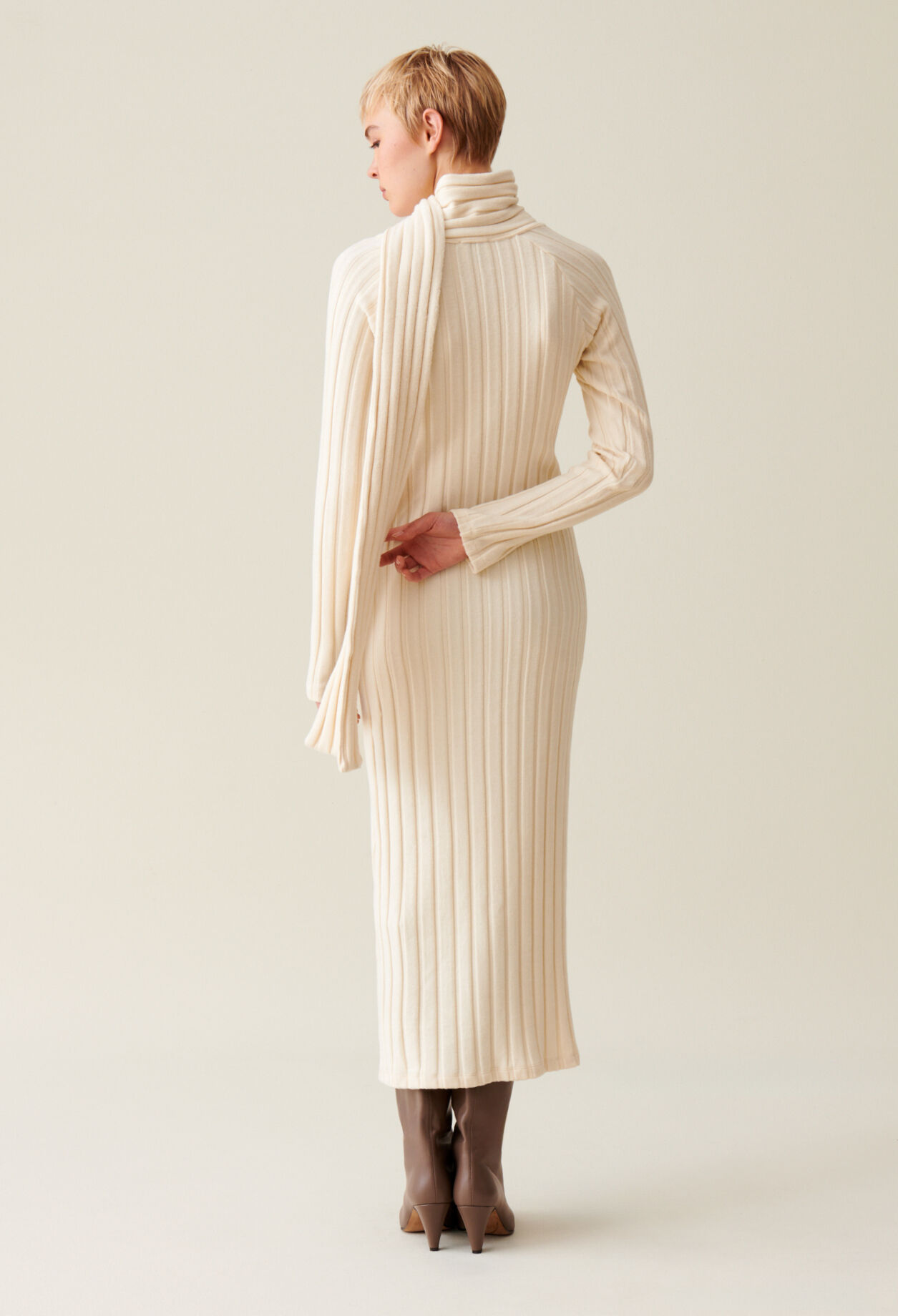 Robe longue maille écharpe à nouer