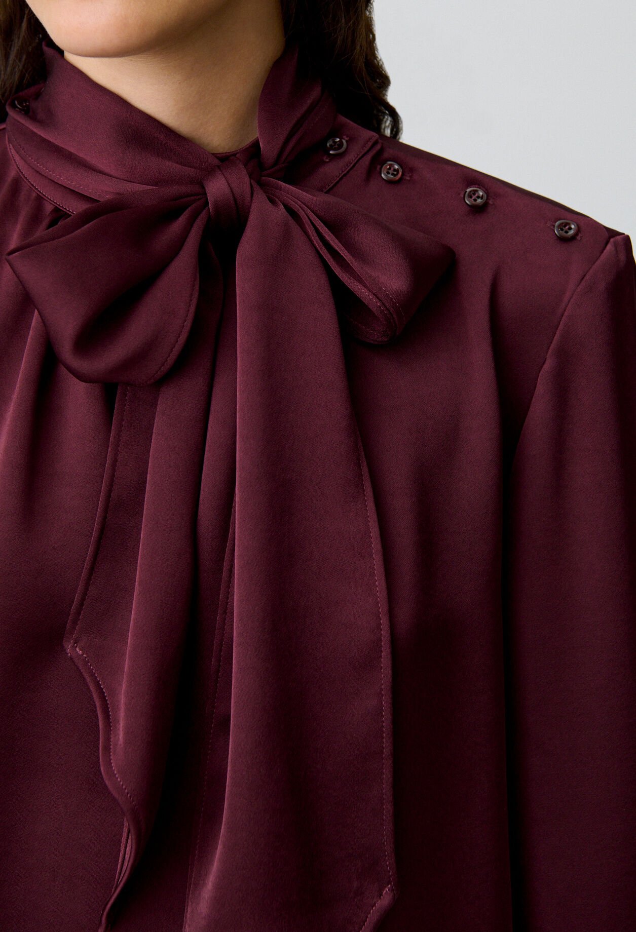 Blouse fluide col lavallière