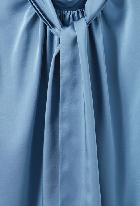 Blouse fluide col lavallière