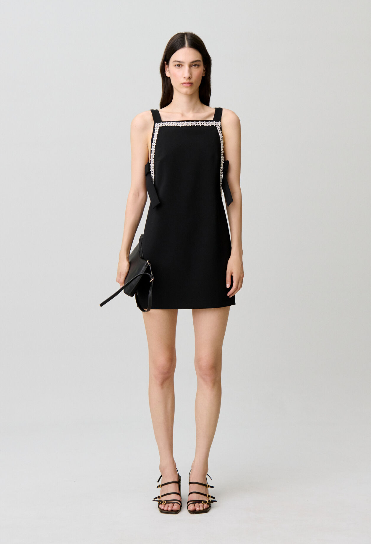 Robe droite ajust&eacute;e n&oelig;uds