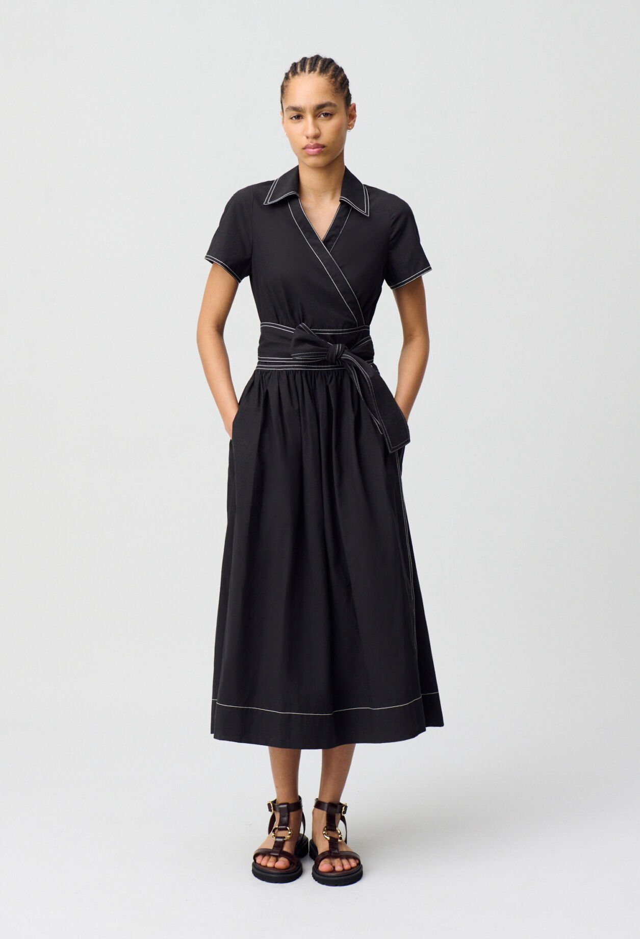 Robe longue ceinturée