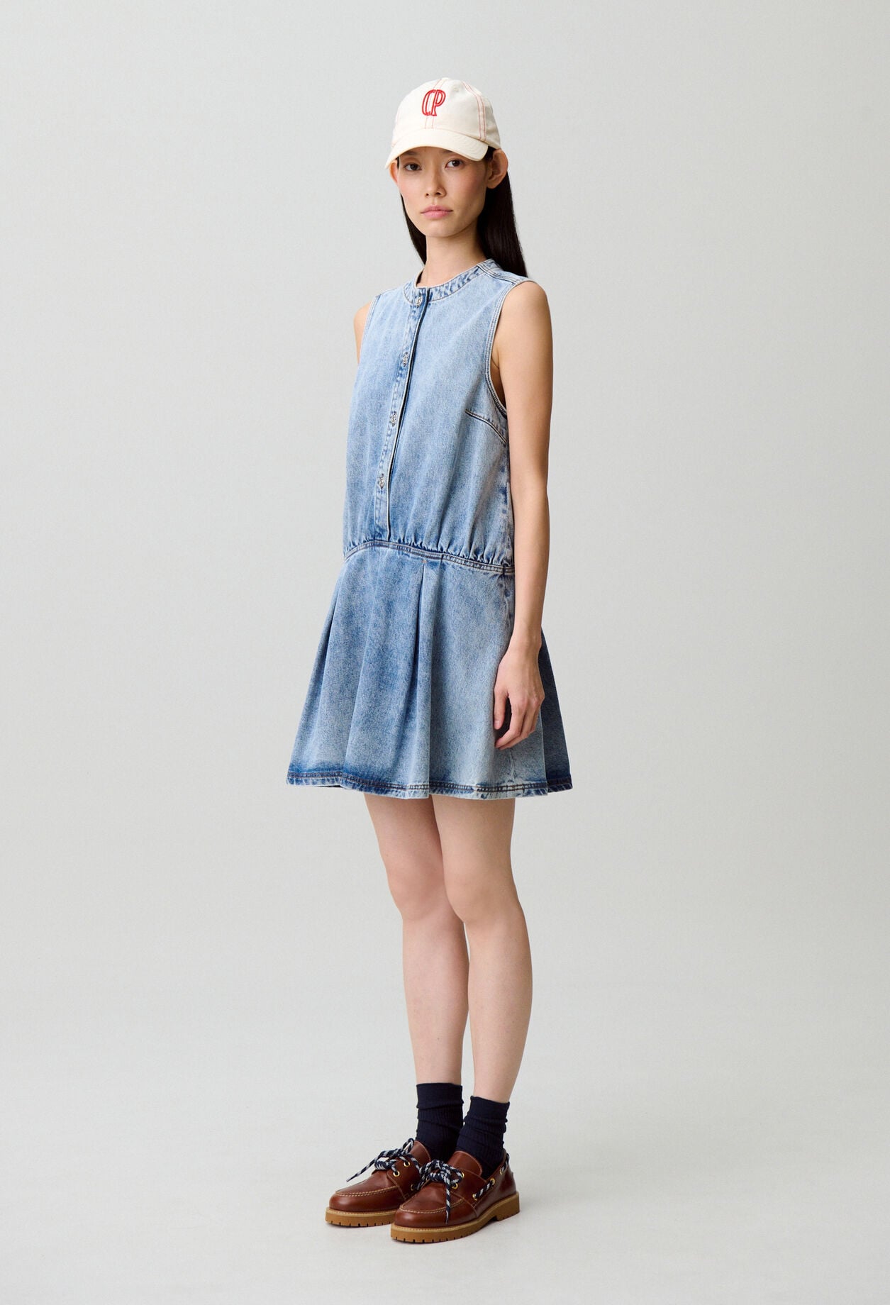 Robe courte &eacute;vas&eacute;e denim d&eacute;lav&eacute;