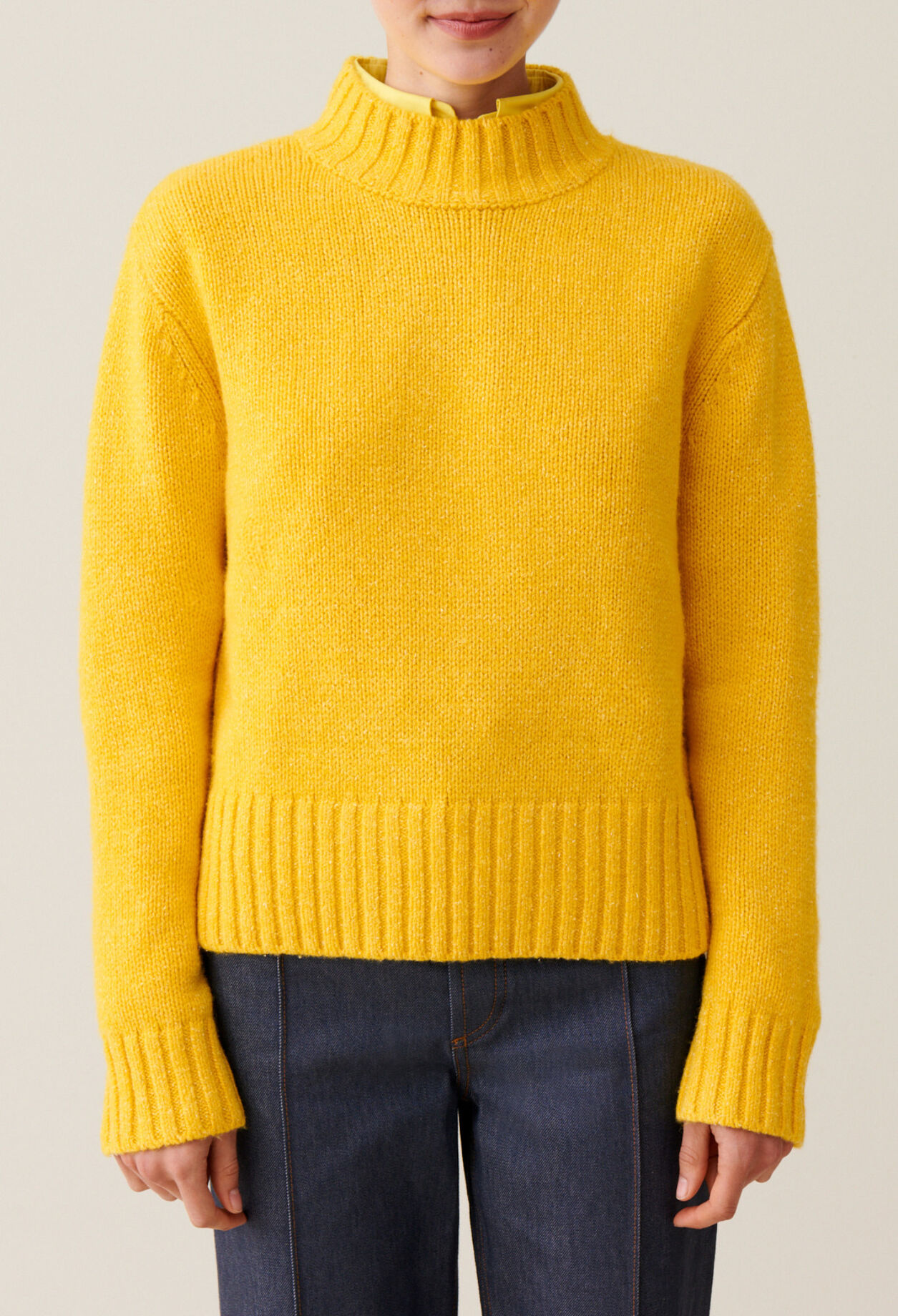 Pull col chemin&eacute;e