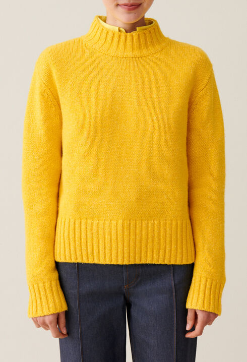 Pull col chemin&eacute;e