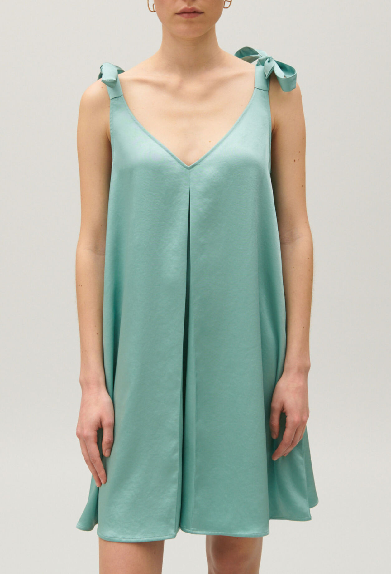 Robe courte satinée vert d'eau