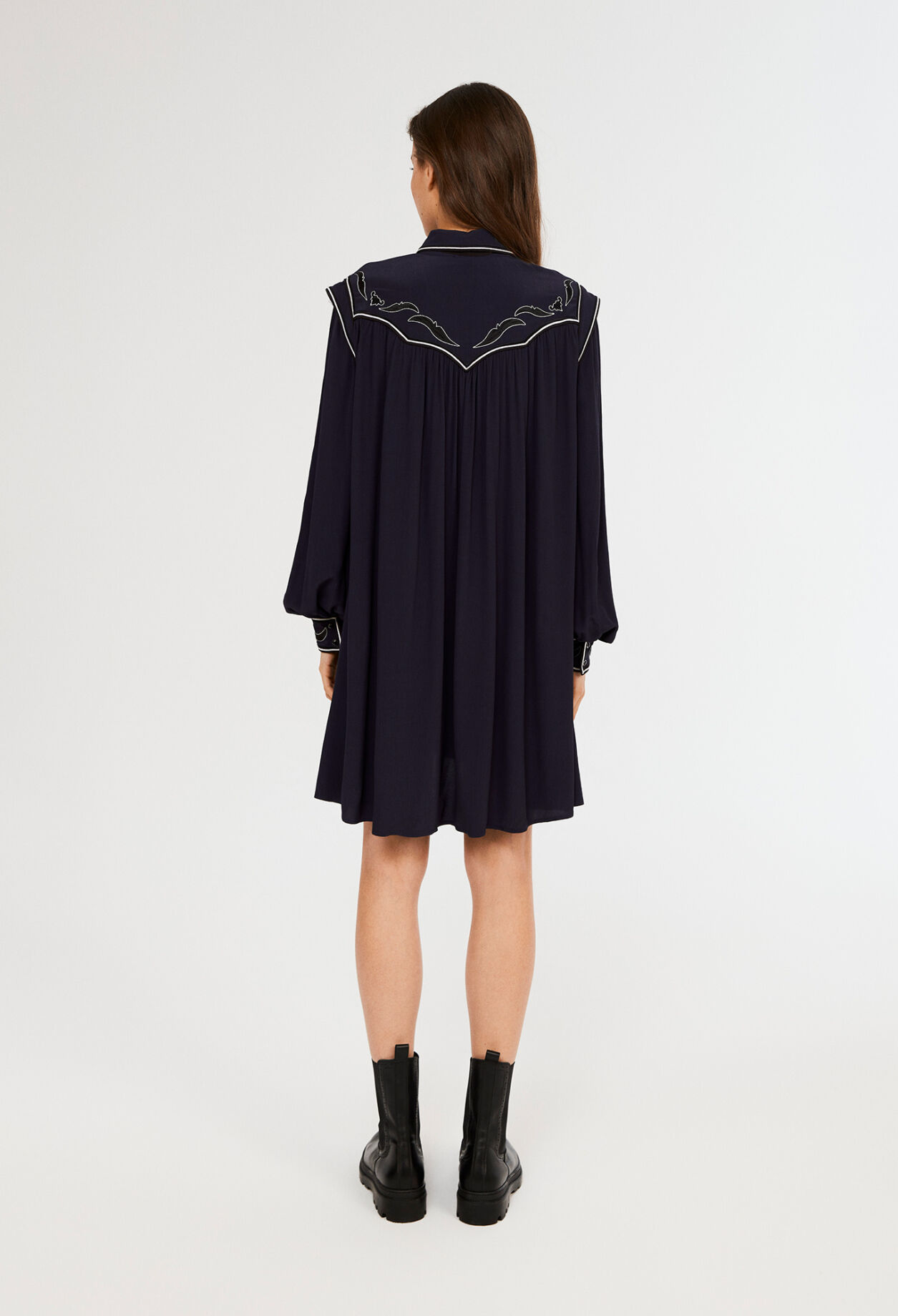 Robe frangée